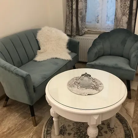 Kalitka Apartman * إغير