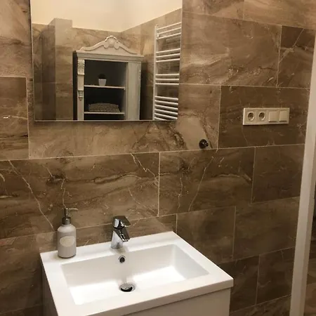 Kalitka Apartman شقة